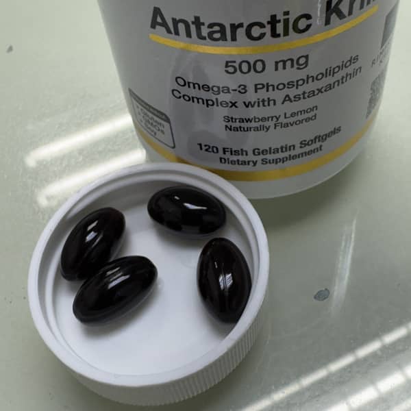 Antarctic Krill Oil Omega-3 Phospholipids Complex with EPA, DHA and Astaxanthin, Natural Strawberry and Lemon, 500 mg, 30 Fish Gelatin Softgels by California Gold Nutrition